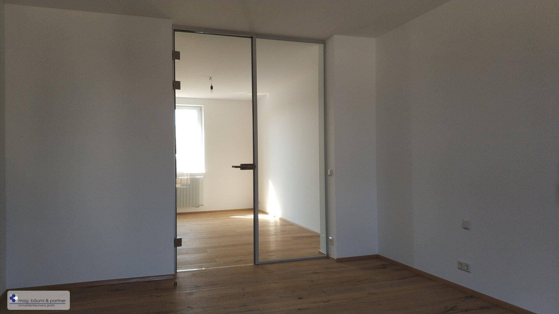 Blick Schlafzimmer ins Wohnzimmer