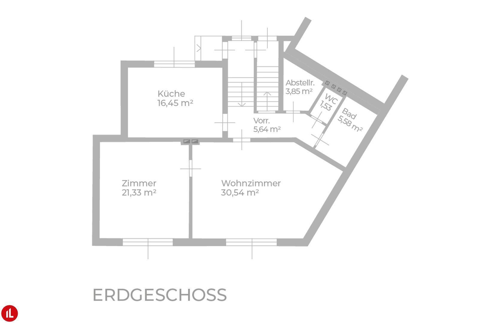 Grundriss des Erdgeschosses mit Küche, Wohnzimmer, Zimmer, Bad und separatem WC sowie Treppenaufgang.