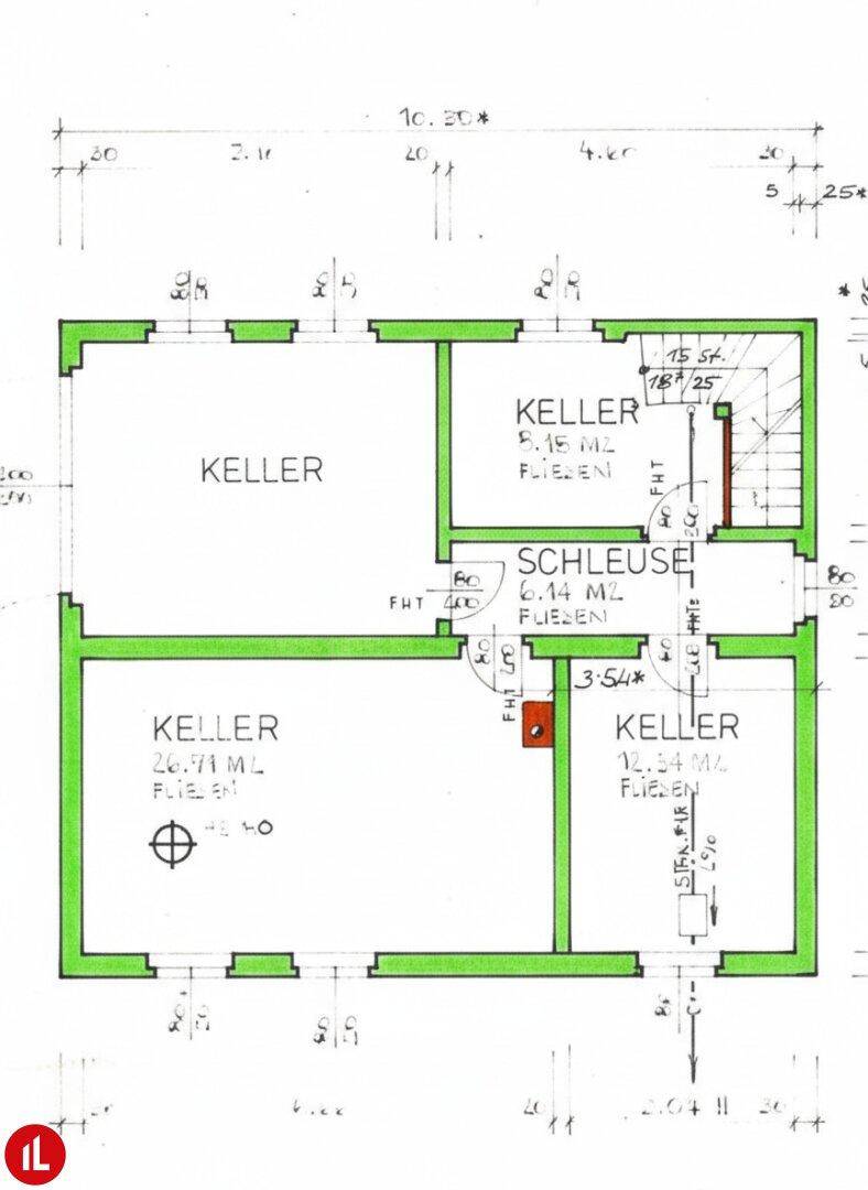 Grundriss des Kellers mit mehreren Lagerräumen, gefliesten Böden und Treppenzugang.