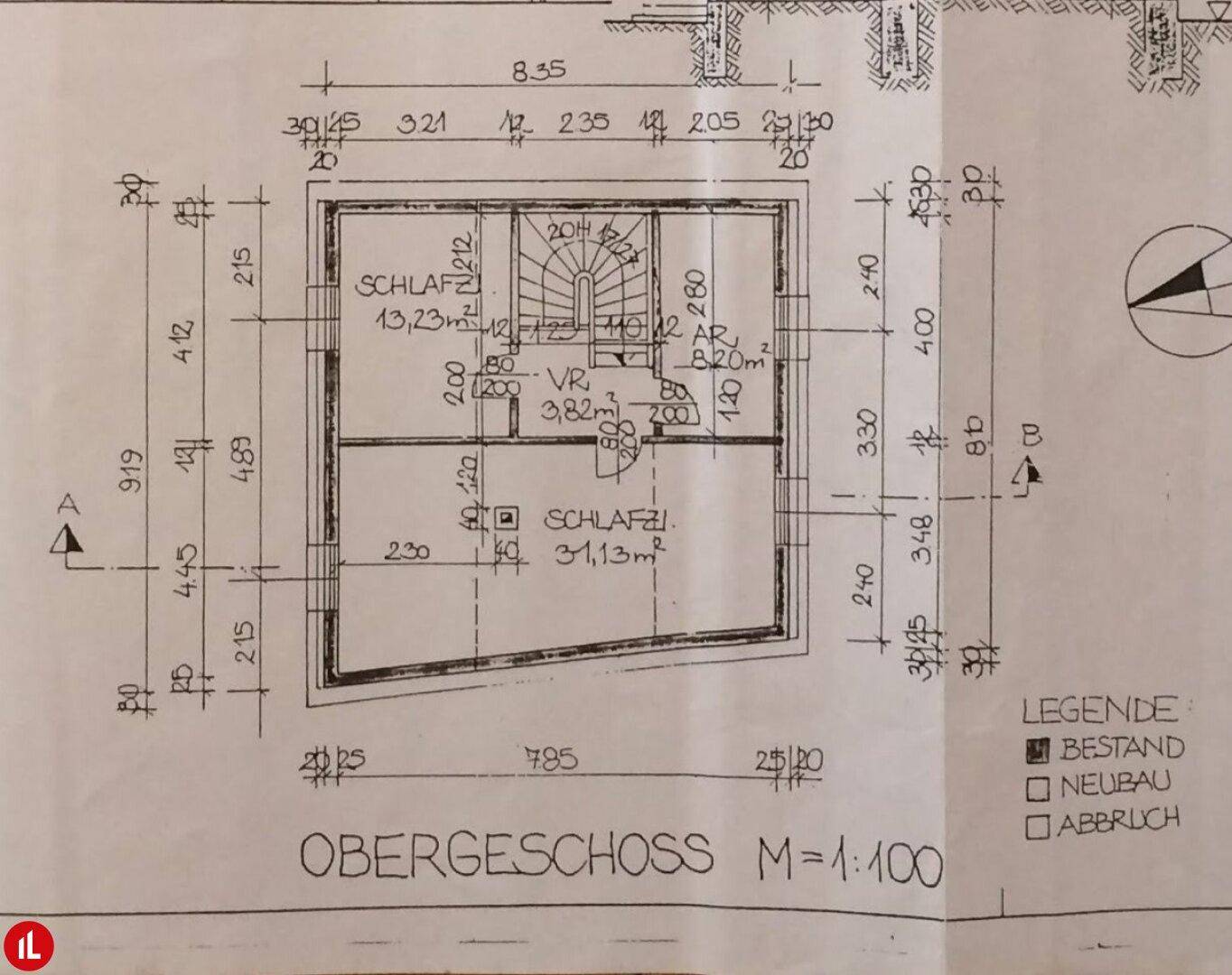 Grundriss des Obergeschosses mit zwei Schlafzimmern und Treppenaufgang.