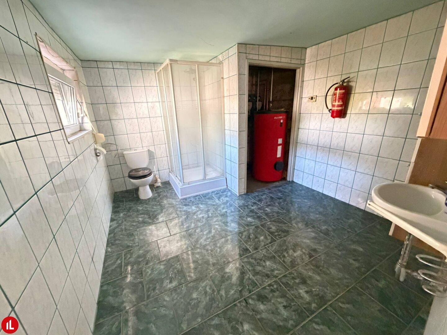 Großzügige Liegenschaft auf 775 m² Eckgrundstück | viel Platz, Nebengebäude &amp; Entwicklungspotenzial - Ansicht 4