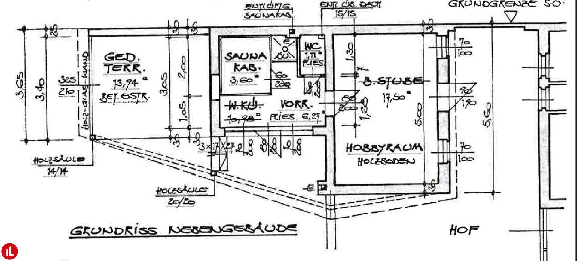 Grundriss des Nebengebäudes mit Sauna, Hobbyraum und überdachter Terrasse.