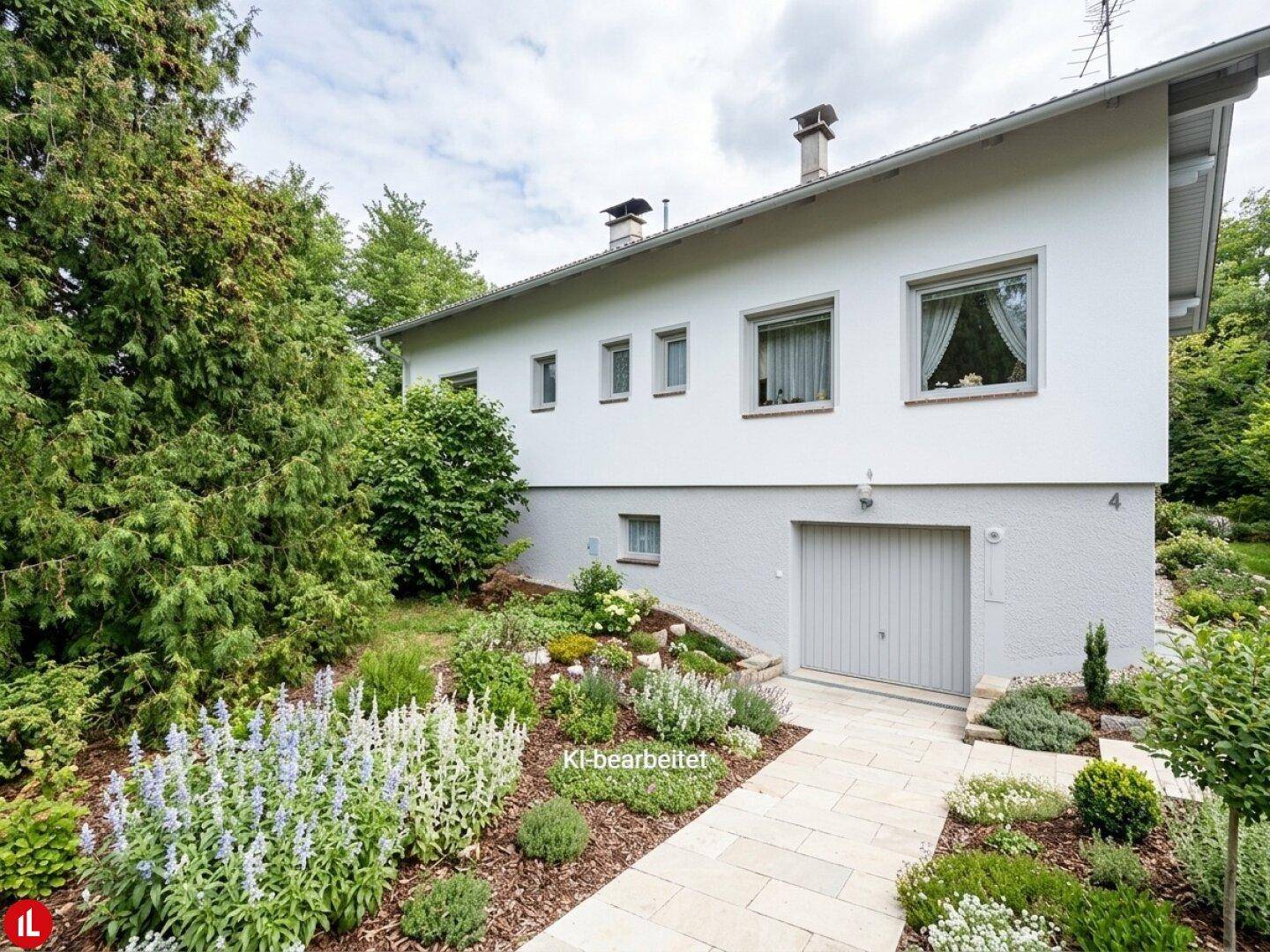KI-bearbeitete Ansicht des Hauses mit neu angelegtem Garten und gepflegter Fassade.