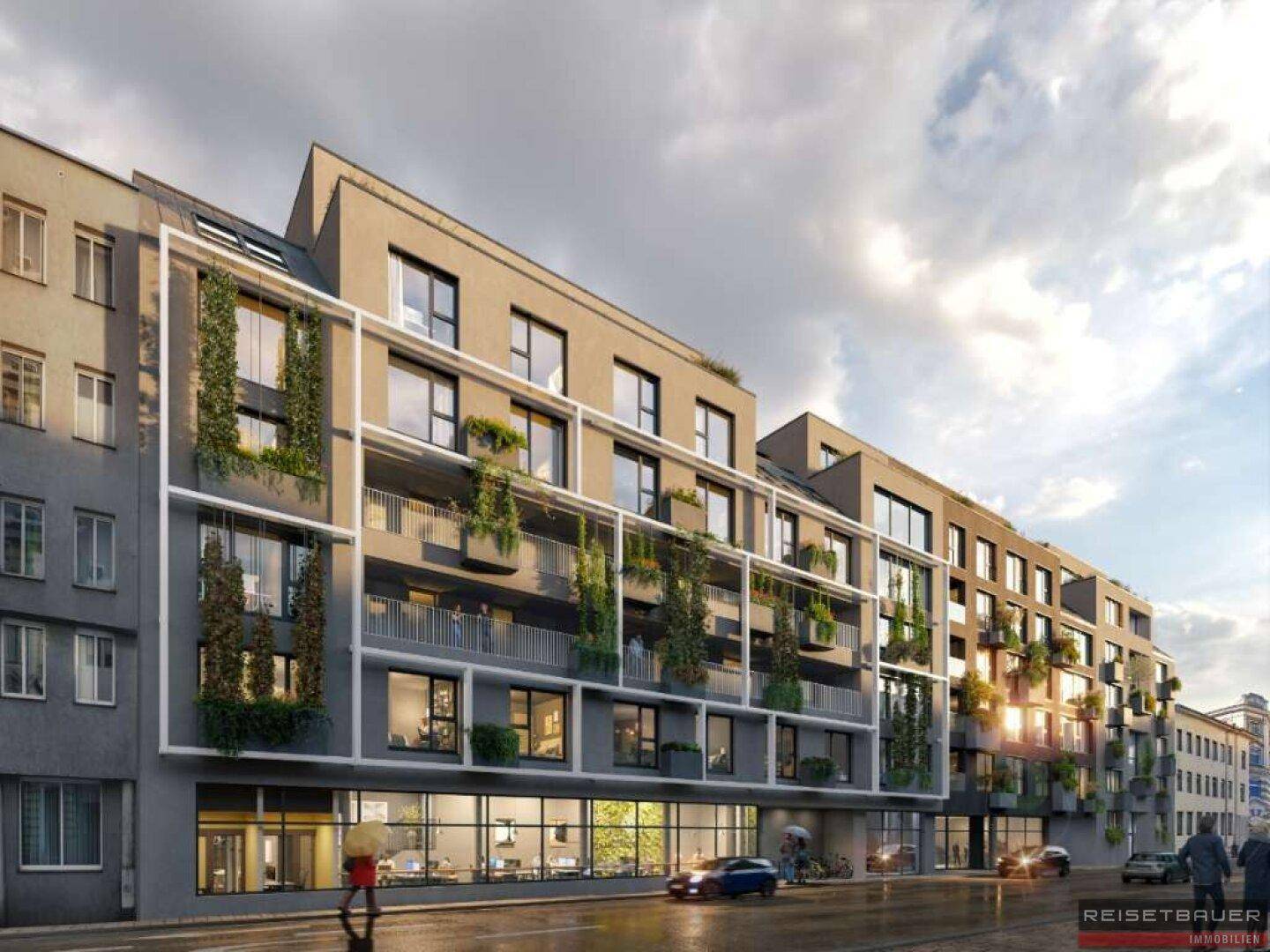 Moderne Wohnanlage mit begrünter Fassade und großen Fensterfronten in urbaner Umgebung.