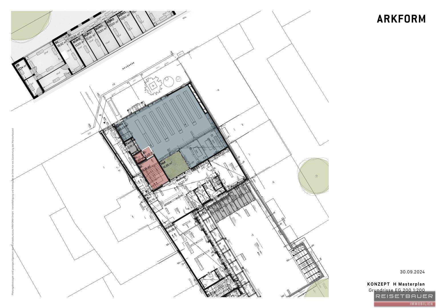Detaillierter Grundriss des Erdgeschosses mit Raumaufteilung und angrenzenden Bereichen.