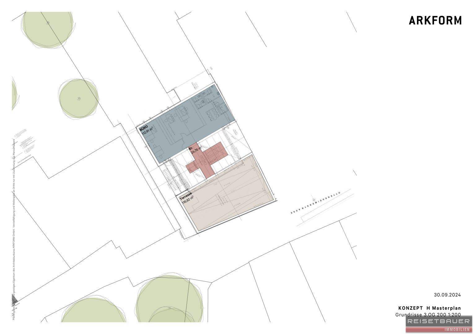 Übersichtsplan des Grundstücks mit Gebäudegrundriss, eingezeichneter Terrasse und Grünflächen.