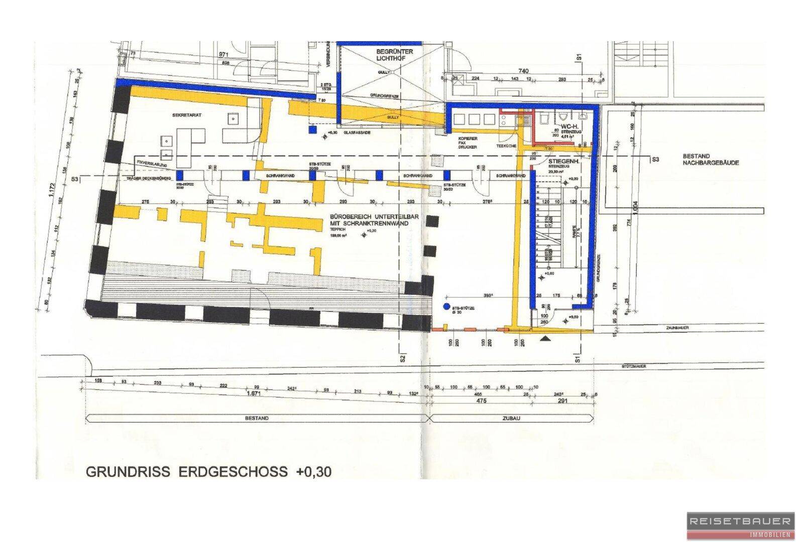 Detaillierter Grundriss des Erdgeschosses mit Bürobereichen, Treppenhaus und Sanitäranlagen.
