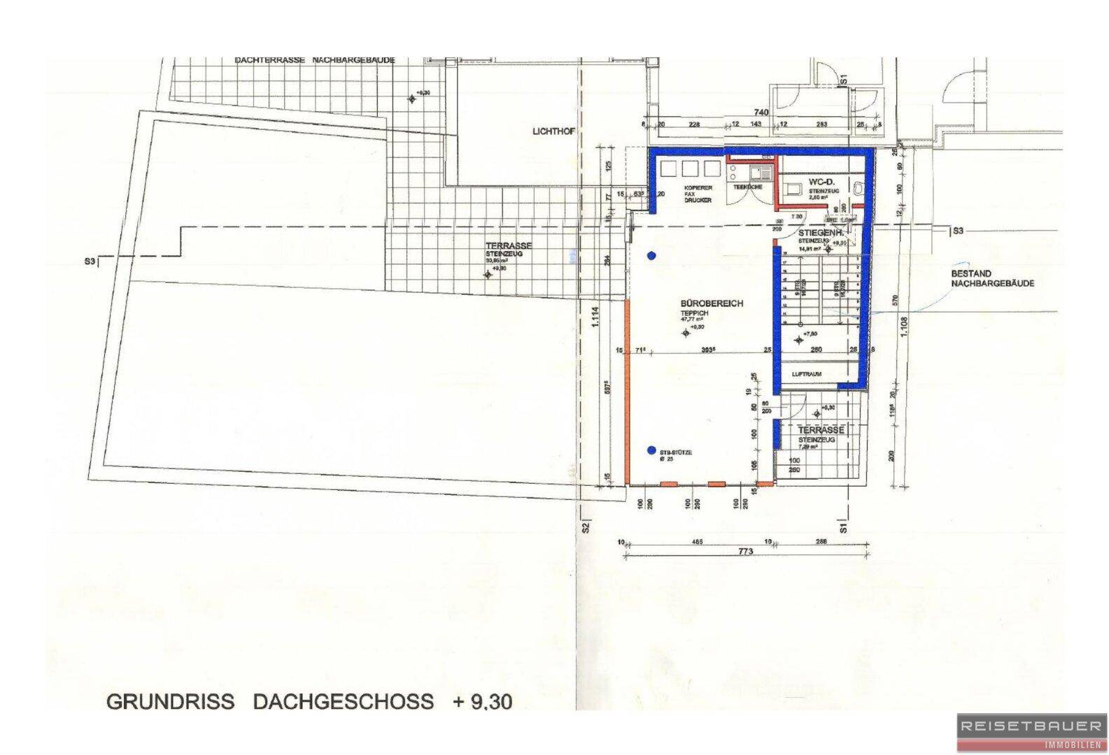 Grundriss des Dachgeschosses mit großer Terrasse, Bürobereich und Zugang zum Treppenhaus.