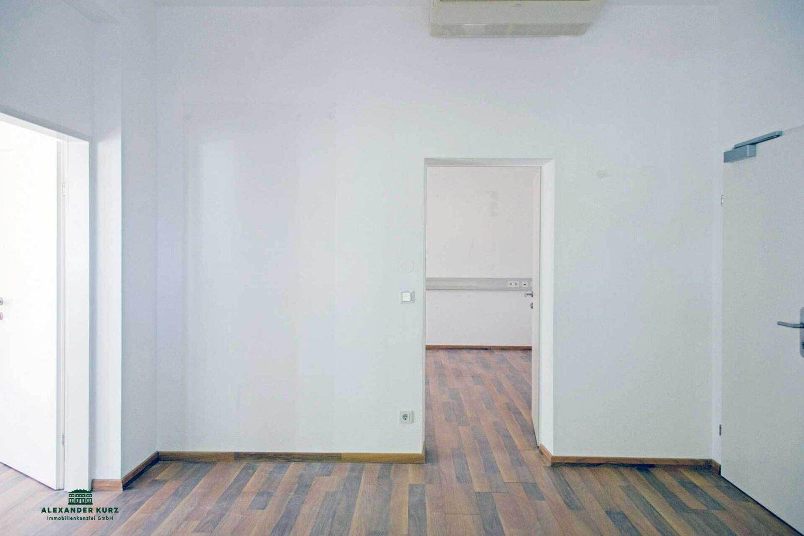 Modernes Büro, Immobilien-Kurz-Salzburg