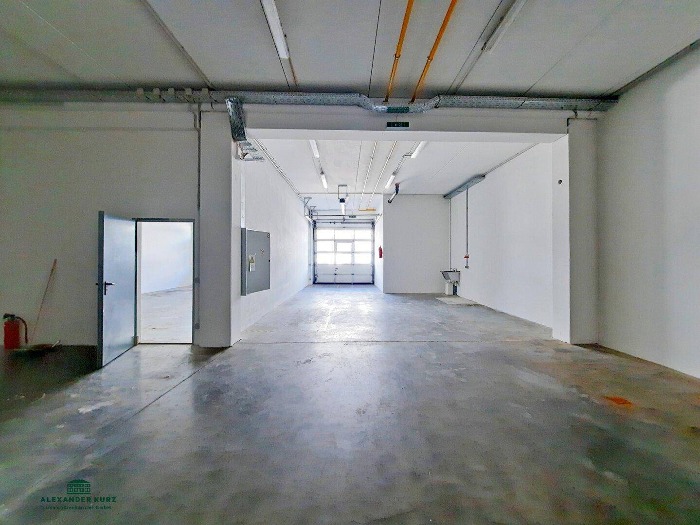 Büro- und Lagerfläche - vielseitig nutzbar mit Parkmöglichkeit - Więcej