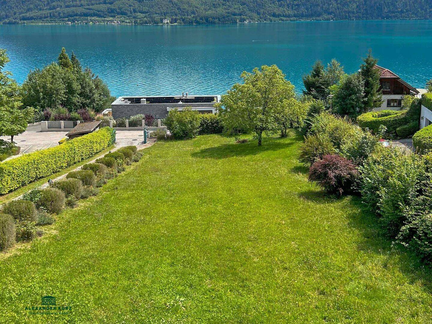 Baugrundstück mit Seeblick und Badeplatz Attersee