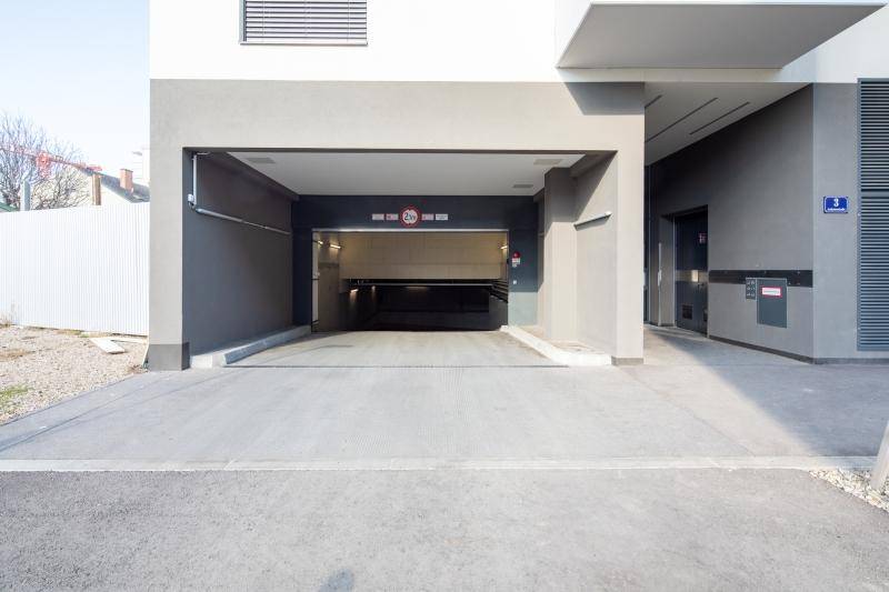Ara_Garage-1