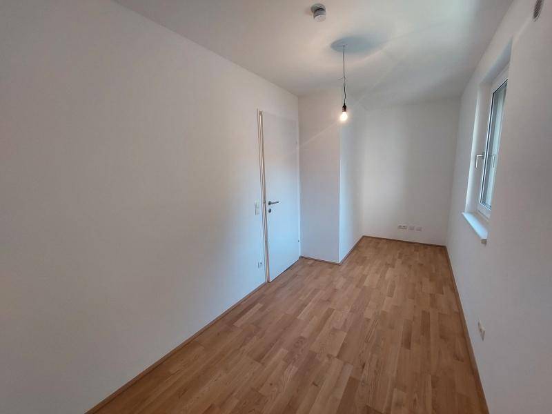 04_Schlafzimmer_2_Blick_auf_Tür