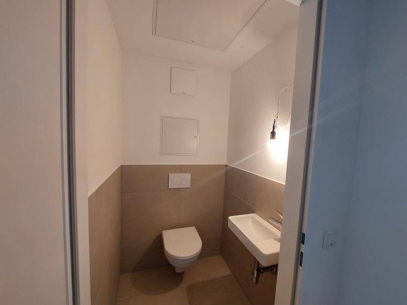 WC mit Waschbecken