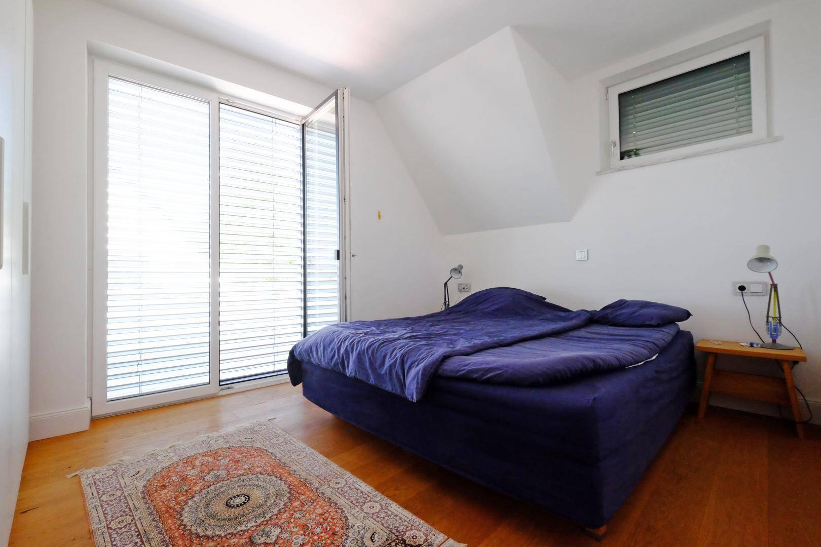 Schlafzimmer auf der oberen Wohnebene