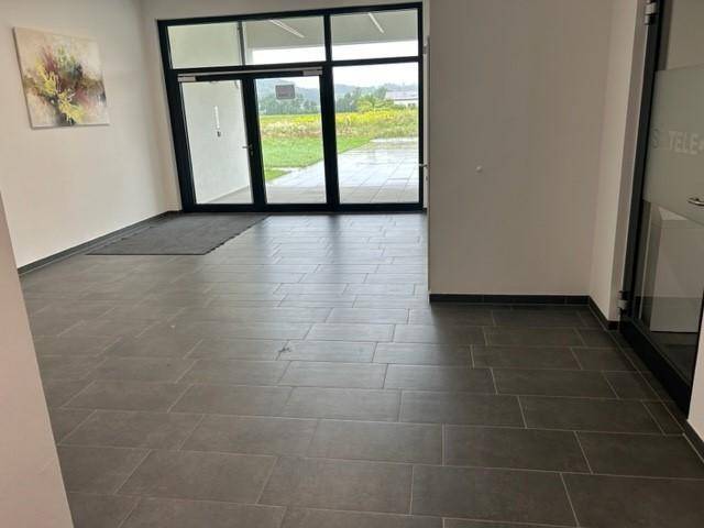 Helles, freundliches Büro, Erstbezug-Autobahnnähe 264 m² im 1. Stock und 300 m² im 3. Stock verfügbar - Vista 2