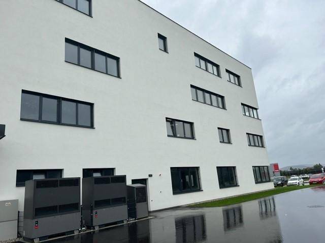 Helles, freundliches Büro, Erstbezug-Autobahnnähe 264 m² im 1. Stock und 300 m² im 3. Stock verfügbar - Vista 4