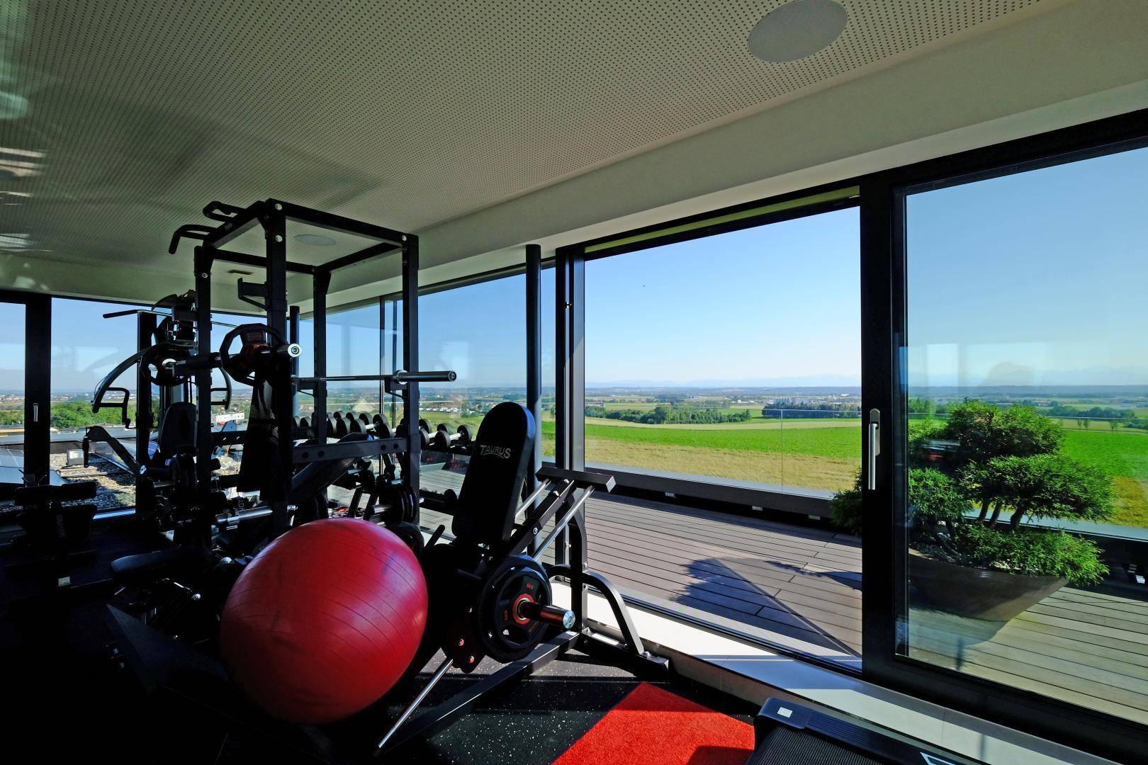 Fitnessbereich mit Ausblick