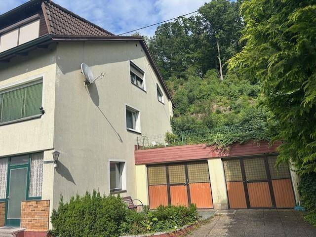 Seitenansicht mit 3 Garagen
