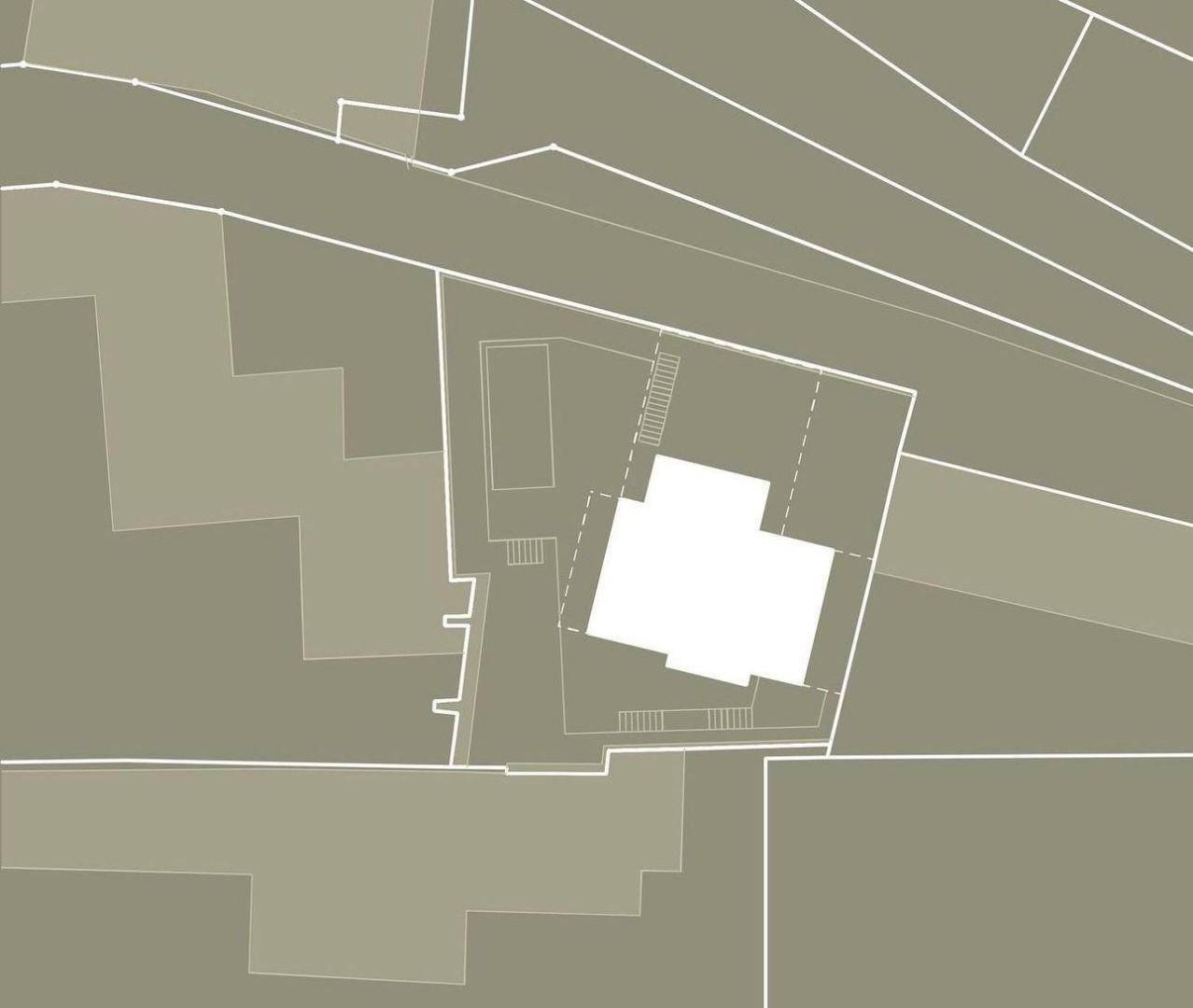Stilisierter Lageplan des Grundstücks mit Umriss des Hauses und angrenzenden Strukturen.