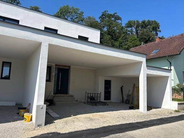 3ffachcarport im Eingangsbereich