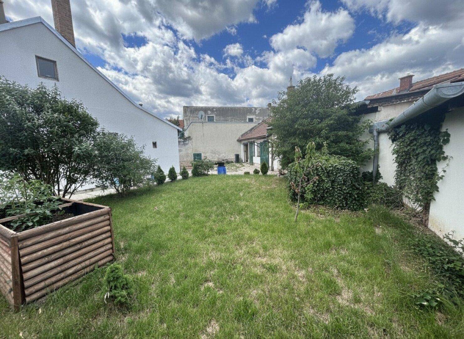 Teilsaniertes Jahrhundertwendehaus mit viel Potenzial im Herzen von Neunkirchen - Ansicht 2