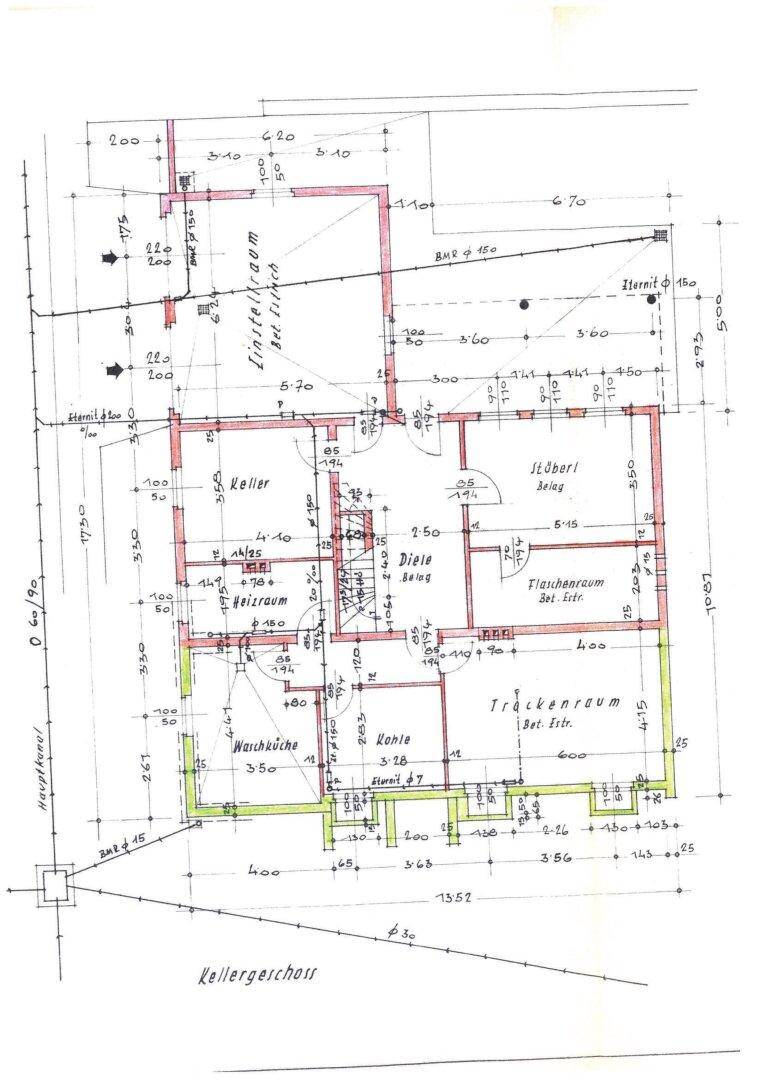 Grundriss des Kellergeschosses mit verschiedenen Funktionsräumen und Abmessungen.