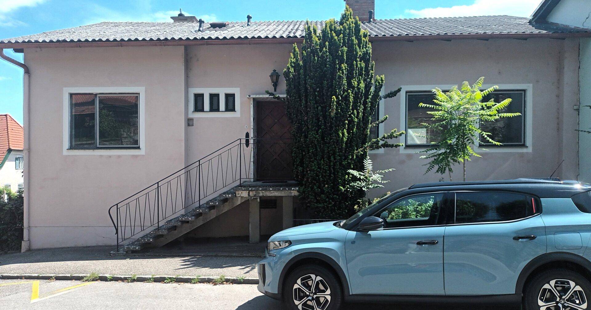 Kompaktes Doppelhaus am Fuße des Kreuzbergs mit Entwicklungsmöglichkeiten! - Ansicht 3