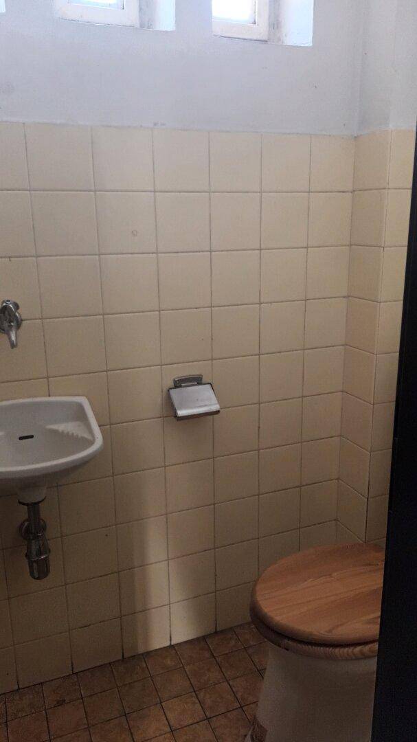 Kompaktes Doppelhaus am Fuße des Kreuzbergs mit Entwicklungsmöglichkeiten! - Mehr
