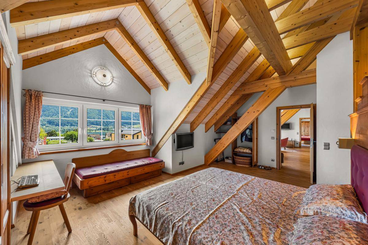 Schlafzimmer 1