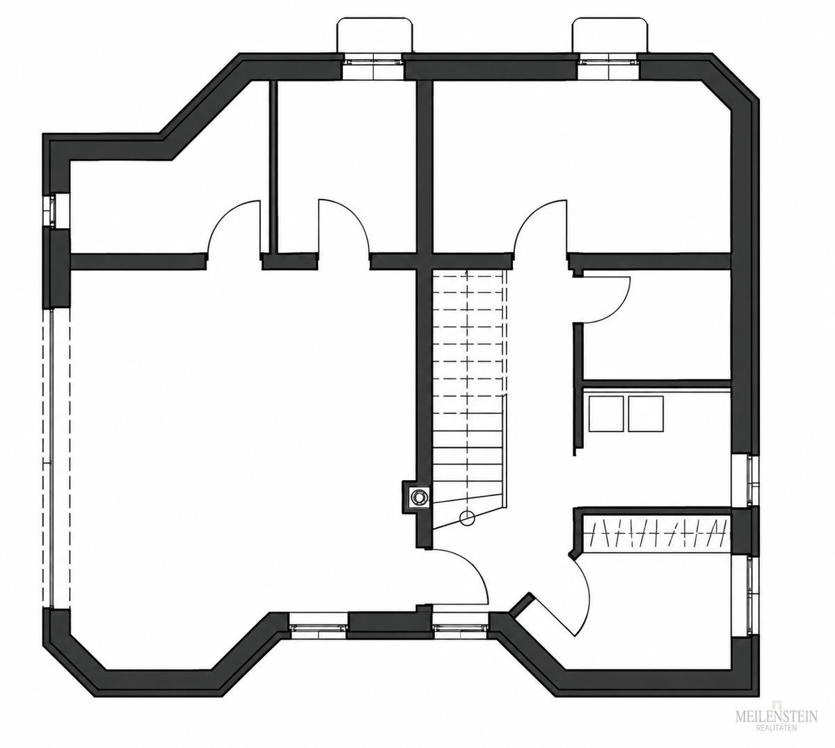 Grundriss des Untergeschosses mit mehreren Räumen und Treppenaufgang.