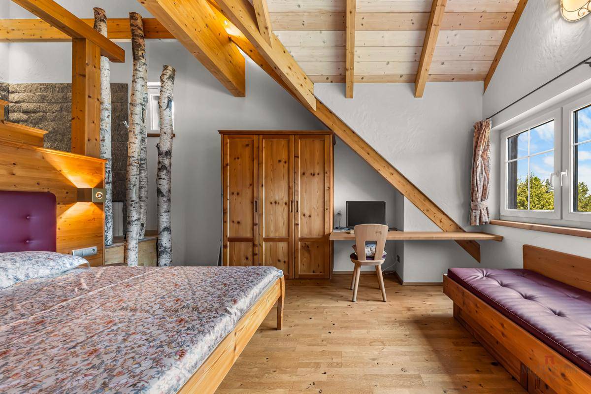 Schlafzimmer 1