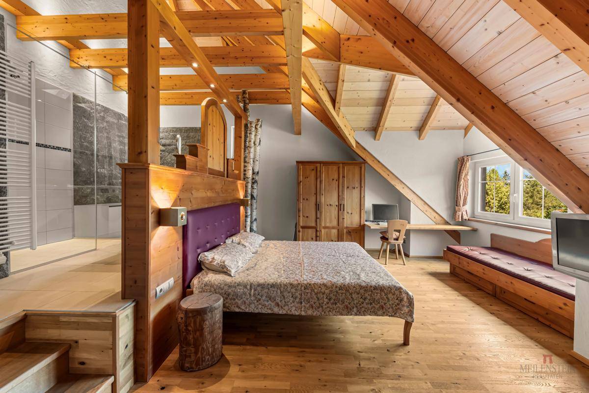 Schlafzimmer 1