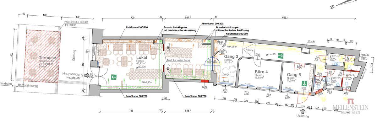 Grundrissplan eines Gewerbeobjekts mit Terrasse, Ladenlokal, Büros und Gängen.