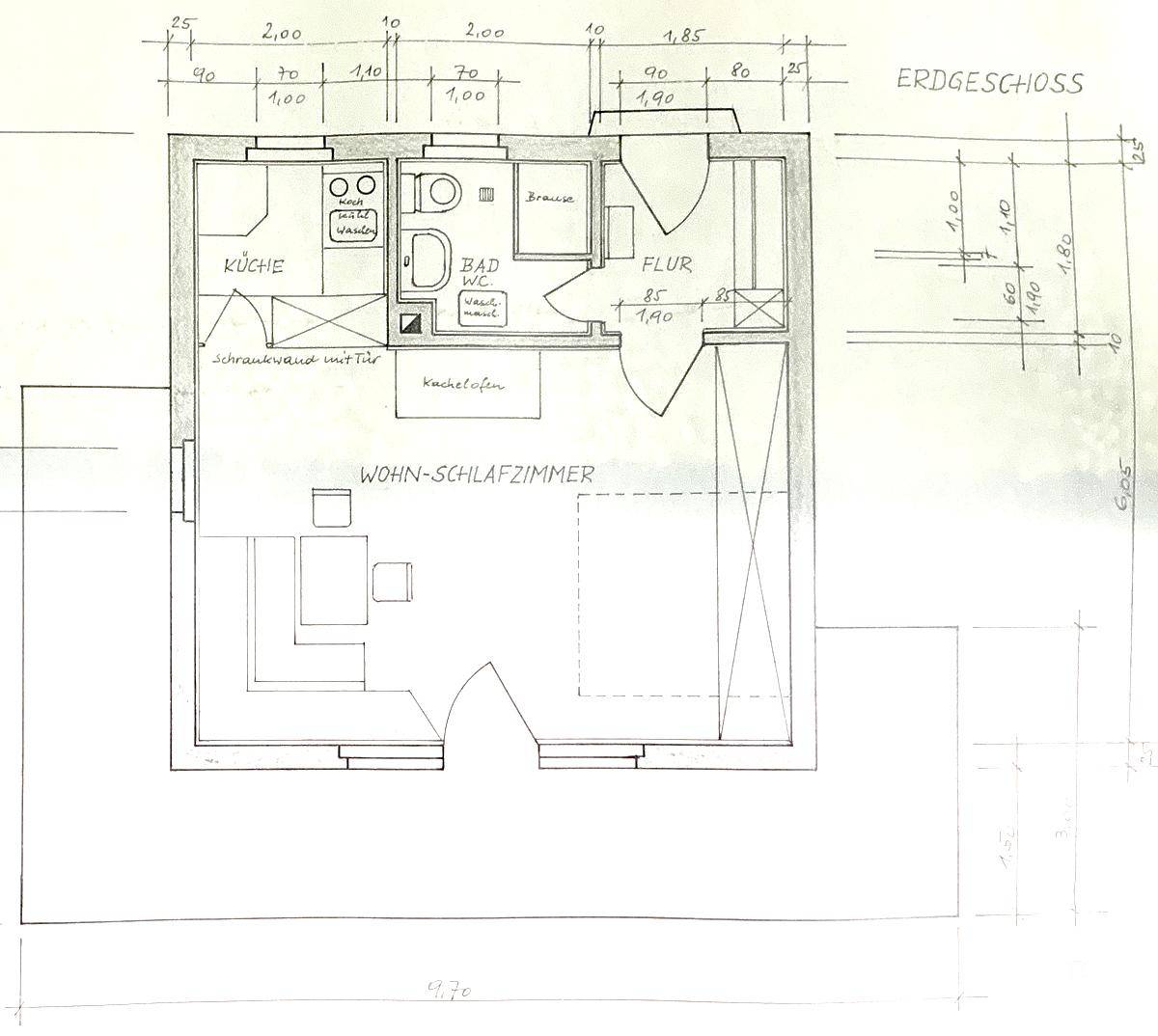 Grundriss des Erdgeschosses mit Wohn-Schlafzimmer, Küche und Bad.