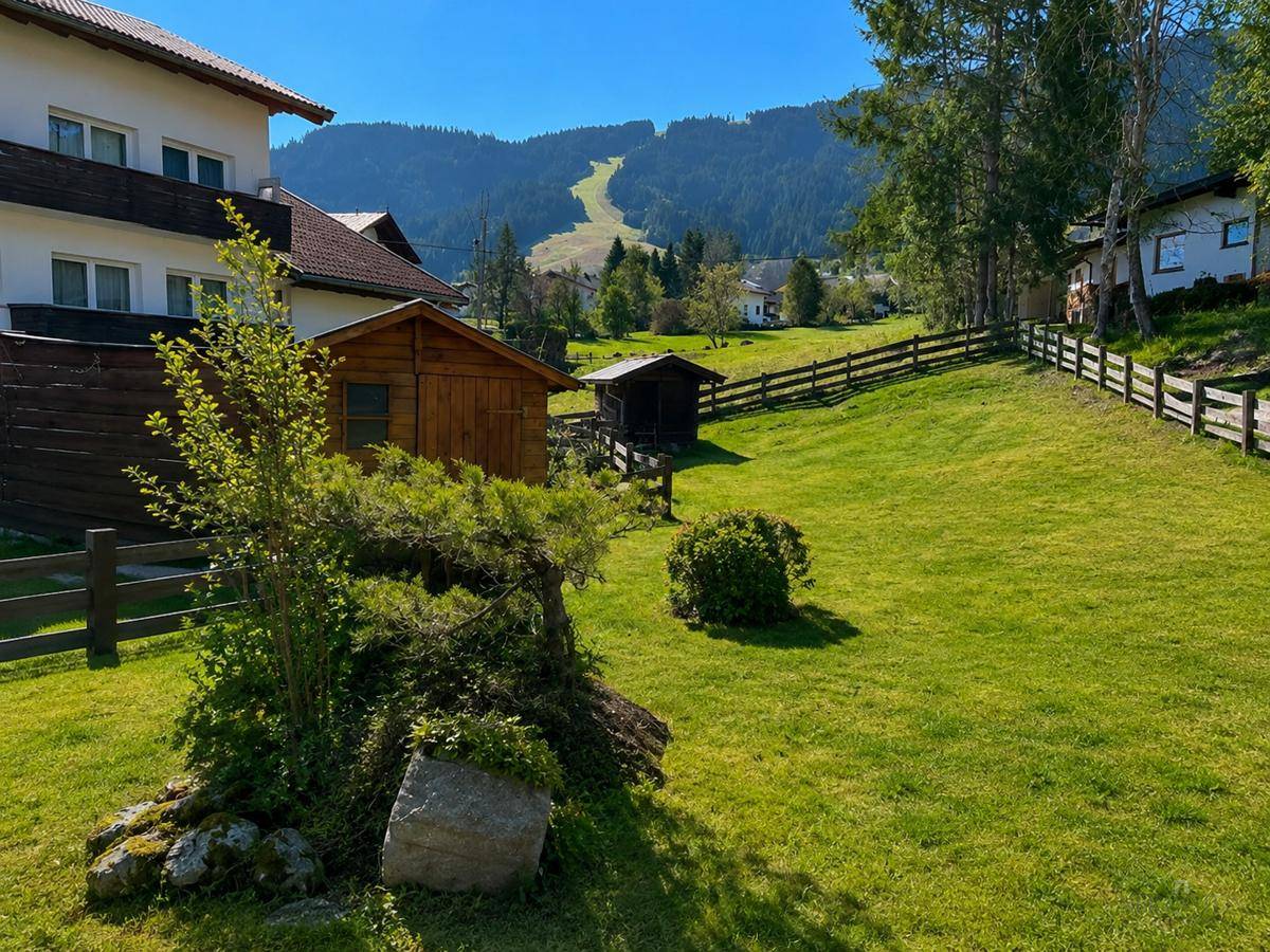 Sonniges Grundstück mit Altbestand - Touristische Widmung laut vorliegenden Angaben – pohled 2