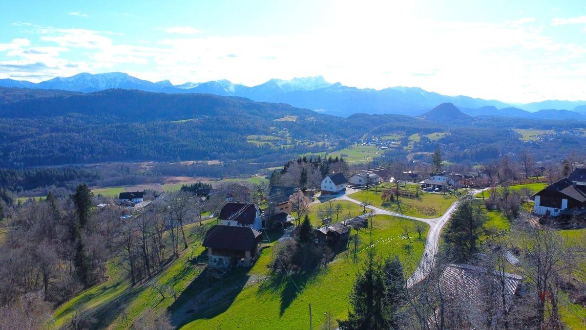 Anwesen mit zwei Häusern, Panoramablick und großem Entwicklungspotenzial am Pyramidenkogel - Ansicht 2
