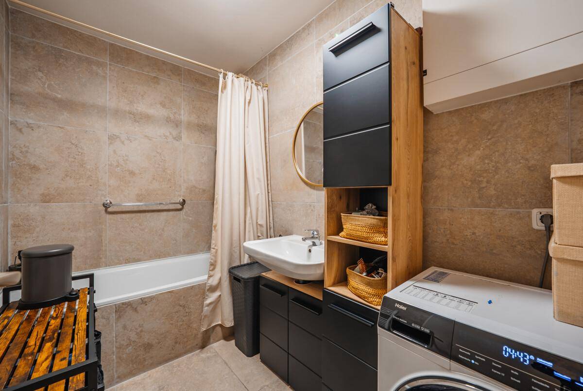 Aigen: Top geschnittene Wohnung mit Balkon – další