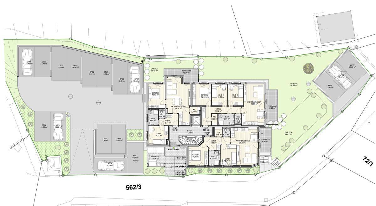 Gesamtübersichtsplan des Grundstücks mit Gebäuden, Parkplätzen, Carports und Grünflächen.