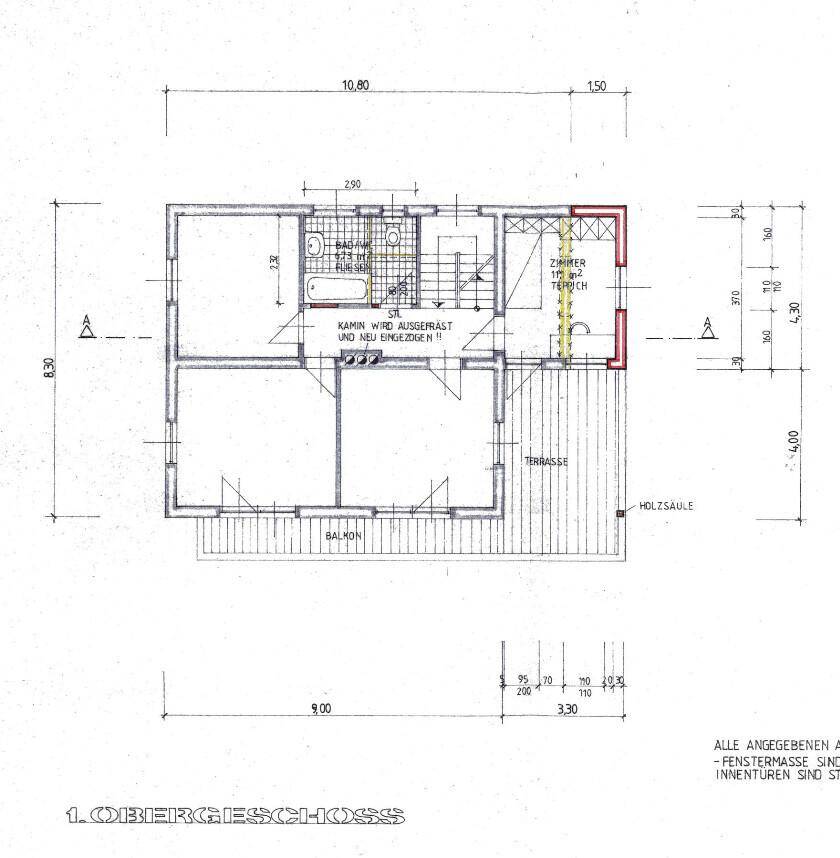 Grundriss des 1. Obergeschosses mit Balkon, Terrasse und Badezimmer.