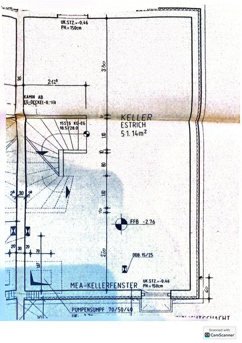 Grundriss des Kellers mit großem Kellerraum und Treppenzugang.