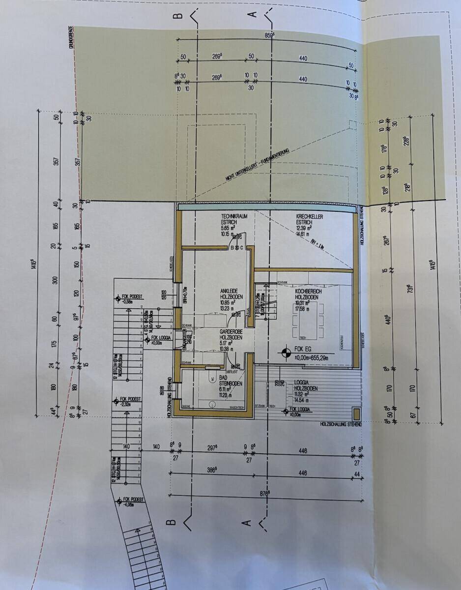 Grundriss des Erdgeschosses mit Technikraum, Ankleide, Bad und Kochbereich, praktisch gestaltet.