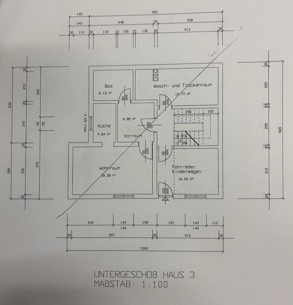 Grundriss des Untergeschosses mit Bad, Waschraum, Fahrradkeller und weiteren Räumen.