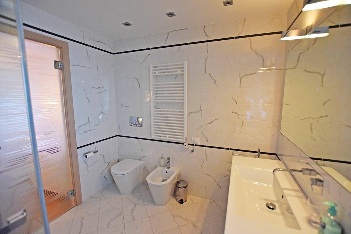 bathroom-(master-bedroom)(1)