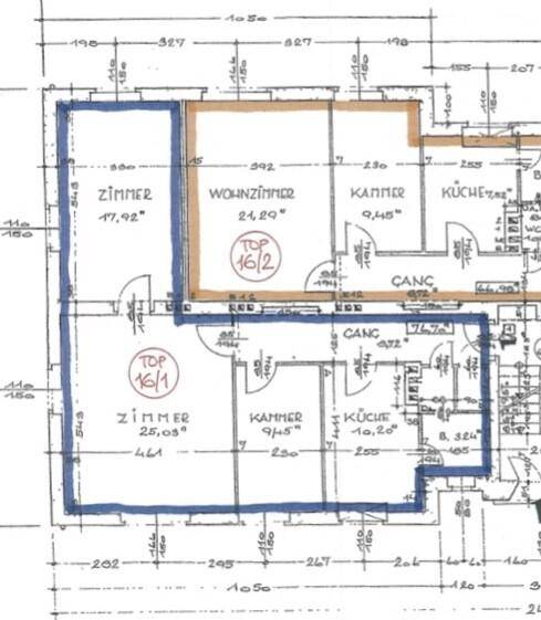 Detaillierter Grundriss einer Wohnung mit Zimmern, Wohnzimmer, Kammer und Küche.