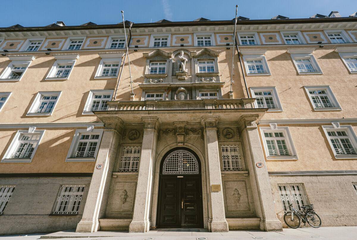 Palais im Andrä: 2-Zimmer-Whg in historischem Haus