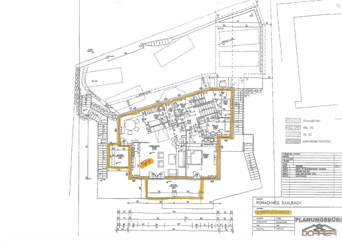 Grundriss des Obergeschosses mit markierten Bereichen, Balkon und Terrasse.