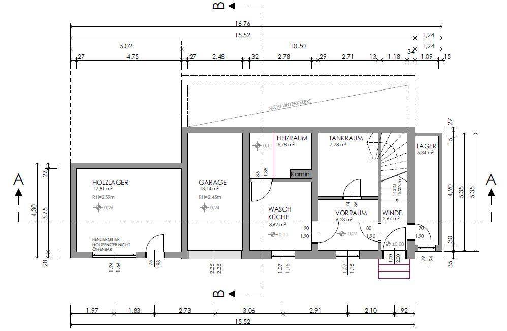 Grundriss des Erdgeschosses mit Garage, Heizraum, Waschküche und Lagerflächen.