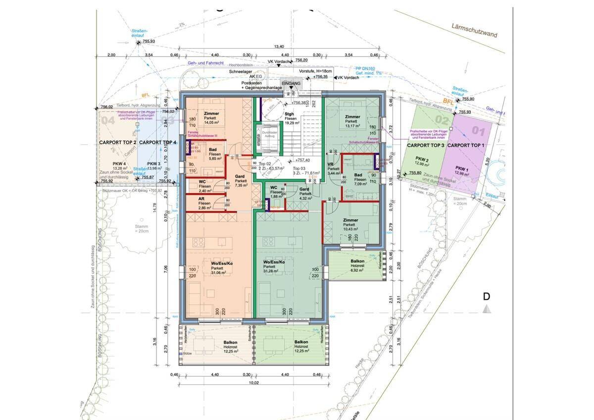 Gesamtgrundriss des Anwesens mit mehreren Wohneinheiten, Balkonen und Carports.