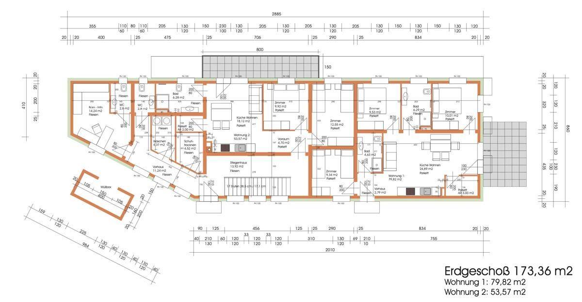 Grundriss des Erdgeschosses mit mehreren Wohneinheiten, Balkonen und Terrassen.